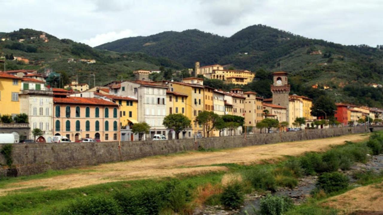 Casa Vacanza Ilia Pescia Exterior photo